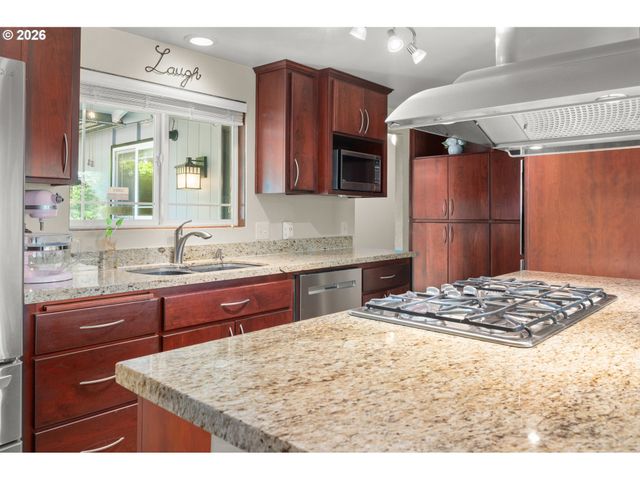 3389 Kevington Ave, Eugene, OR 97405