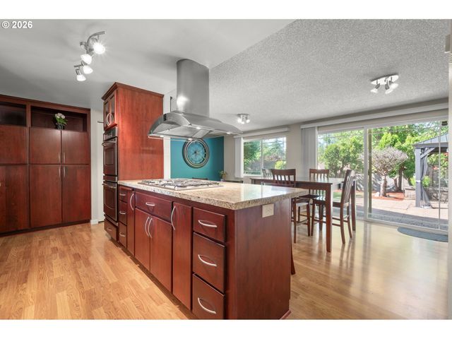 3389 Kevington Ave, Eugene, OR 97405