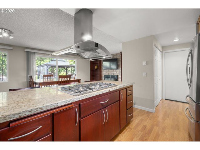 3389 Kevington Ave, Eugene, OR 97405