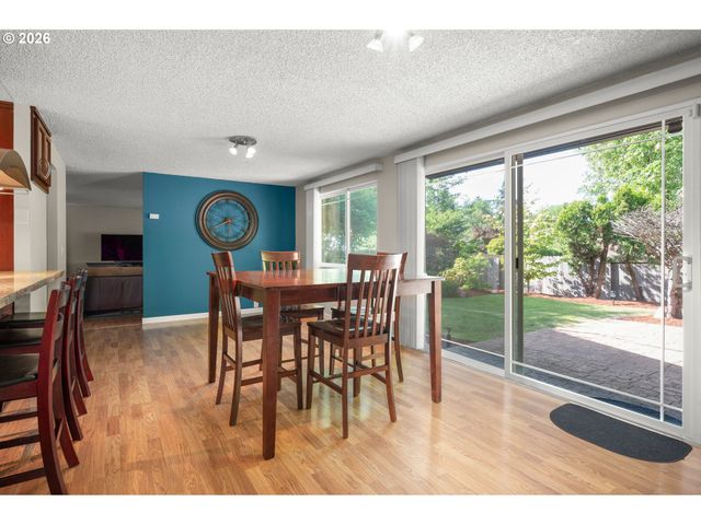 3389 Kevington Ave, Eugene, OR 97405