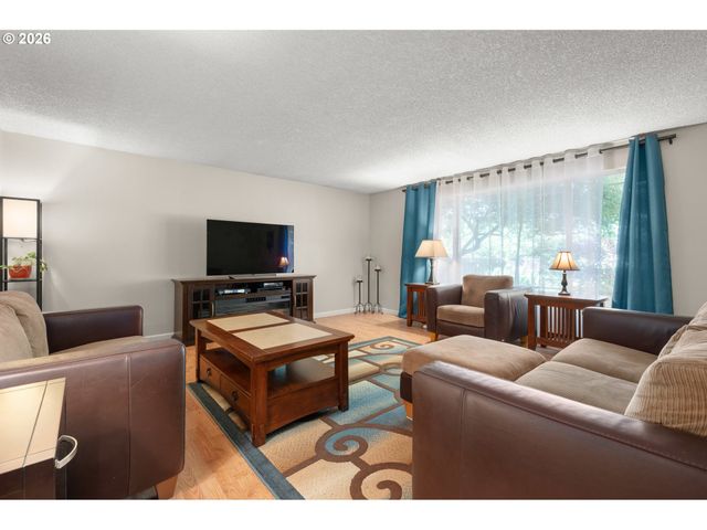 3389 Kevington Ave, Eugene, OR 97405