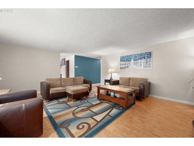 3389 Kevington Ave, Eugene, OR 97405