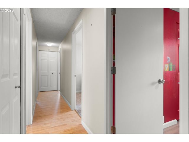 3389 Kevington Ave, Eugene, OR 97405