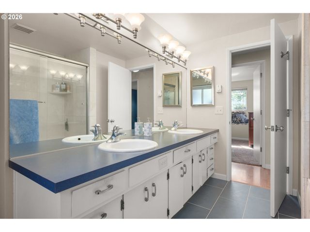 3389 Kevington Ave, Eugene, OR 97405