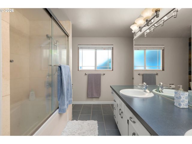 3389 Kevington Ave, Eugene, OR 97405
