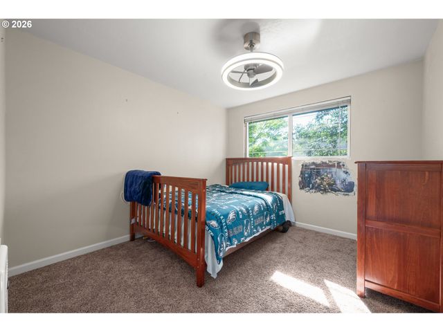 3389 Kevington Ave, Eugene, OR 97405