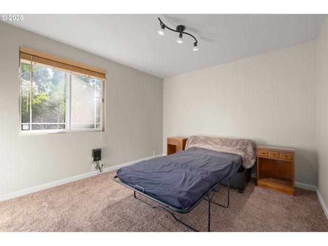 3389 Kevington Ave, Eugene, OR 97405