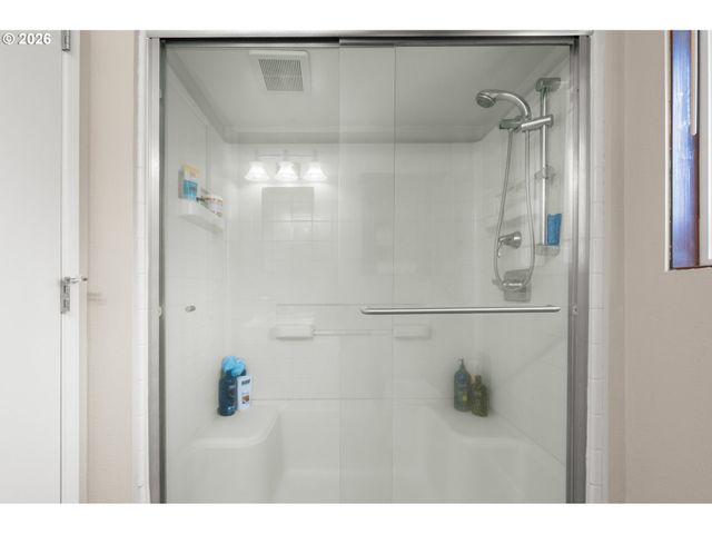 3389 Kevington Ave, Eugene, OR 97405