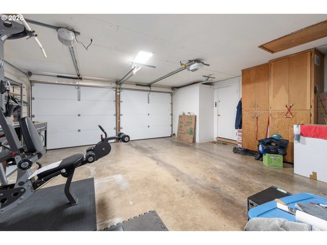 3389 Kevington Ave, Eugene, OR 97405