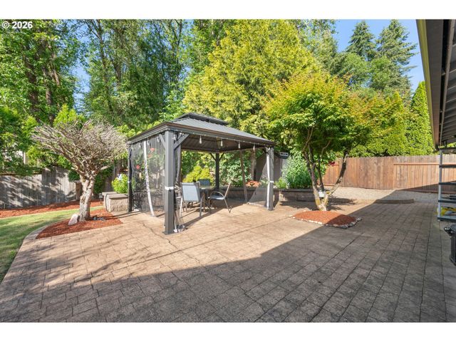 3389 Kevington Ave, Eugene, OR 97405