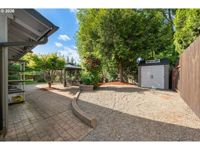 3389 Kevington Ave, Eugene, OR 97405
