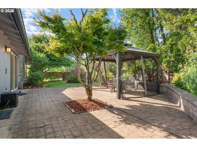 3389 Kevington Ave, Eugene, OR 97405