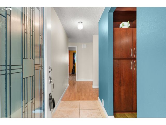 3389 Kevington Ave, Eugene, OR 97405