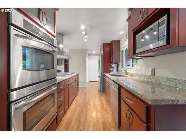 3389 Kevington Ave, Eugene, OR 97405