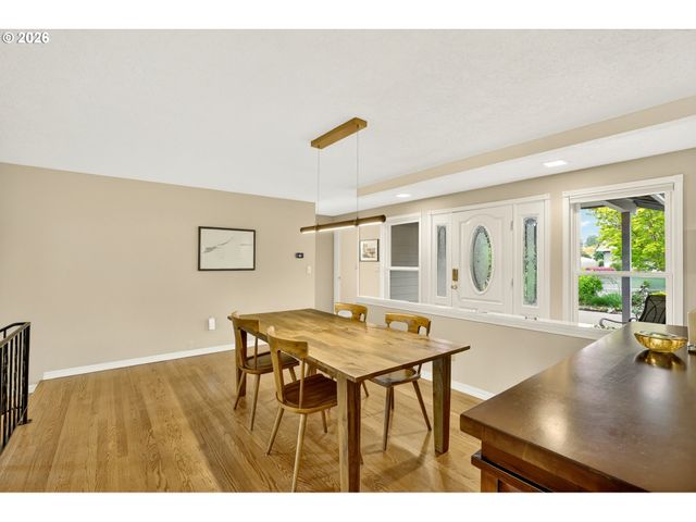1445 Ne COUNTRY CLUB Ave, Gresham, OR 97030