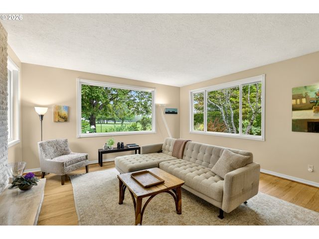 1445 Ne COUNTRY CLUB Ave, Gresham, OR 97030
