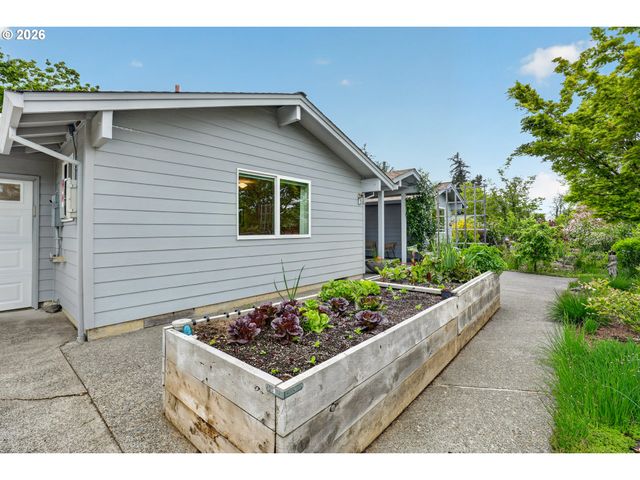 1445 Ne COUNTRY CLUB Ave, Gresham, OR 97030