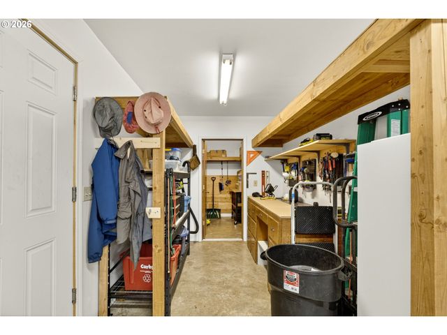 1445 Ne COUNTRY CLUB Ave, Gresham, OR 97030