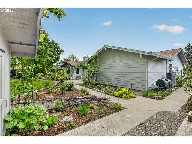 1445 Ne COUNTRY CLUB Ave, Gresham, OR 97030