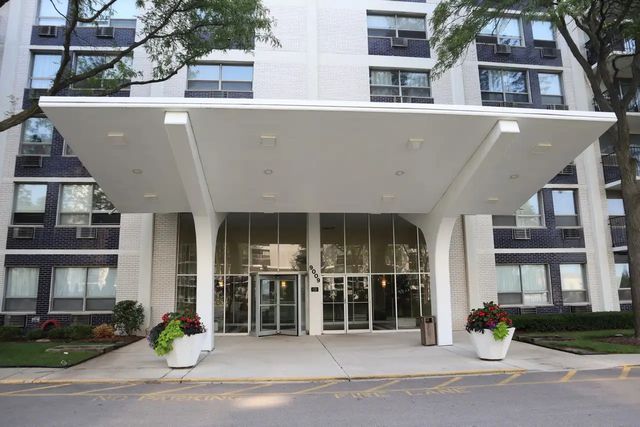9009 Golf Road 8B, Des Plaines, IL 60016
