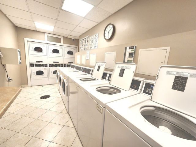 9009 Golf Road 8B, Des Plaines, IL 60016