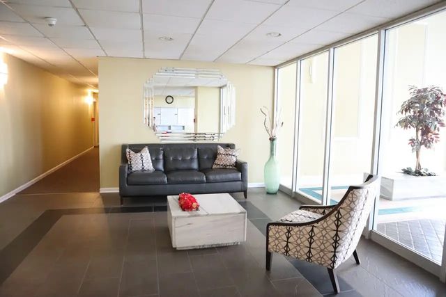 9009 Golf Road 8B, Des Plaines, IL 60016