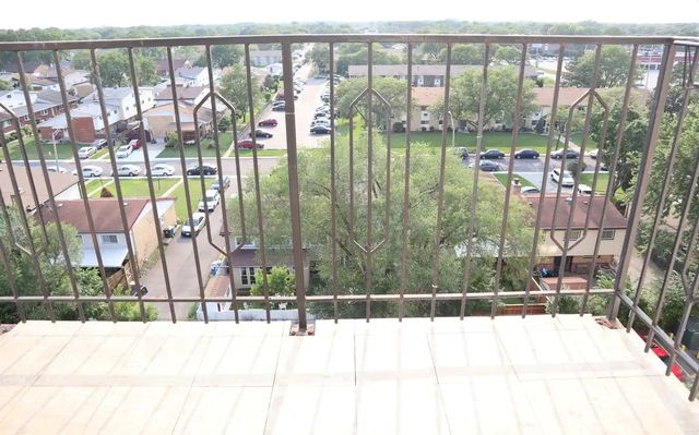 9009 Golf Road 8B, Des Plaines, IL 60016