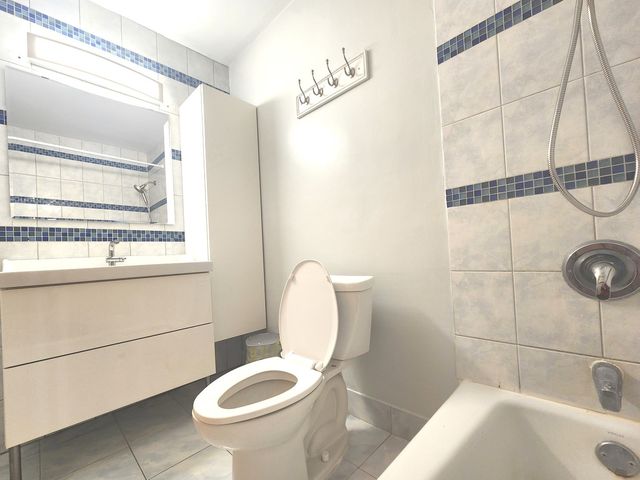 9009 Golf Road 8B, Des Plaines, IL 60016