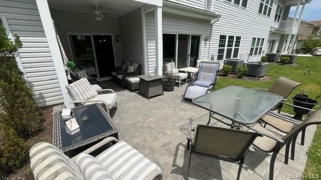 40 Greentree Court, Shirley, NY 11967