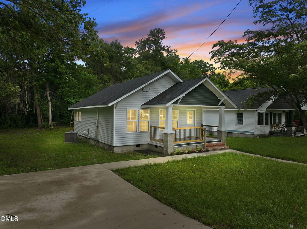98 S Fayetteville Street, Parkton, NC 28371