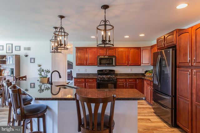 2050 CLOVERTON DR, Columbia, PA 17512