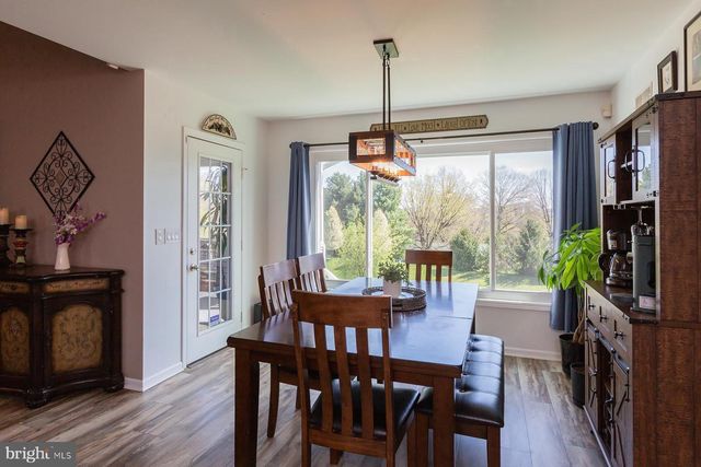 2050 CLOVERTON DR, Columbia, PA 17512