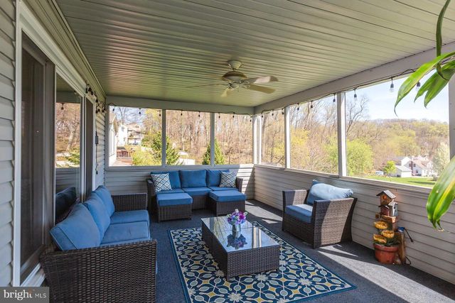 2050 CLOVERTON DR, Columbia, PA 17512
