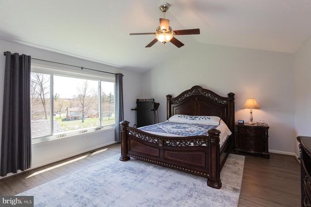 2050 CLOVERTON DR, Columbia, PA 17512
