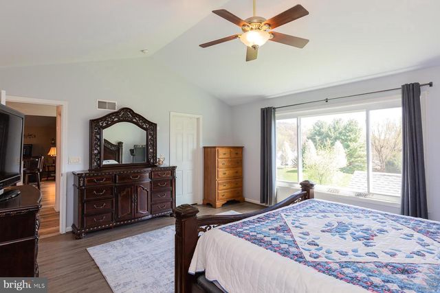 2050 CLOVERTON DR, Columbia, PA 17512