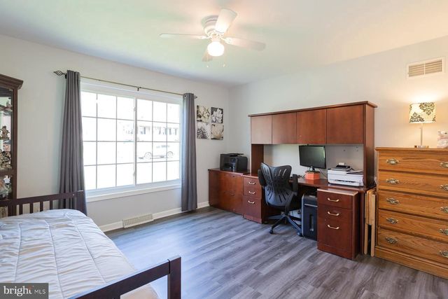 2050 CLOVERTON DR, Columbia, PA 17512