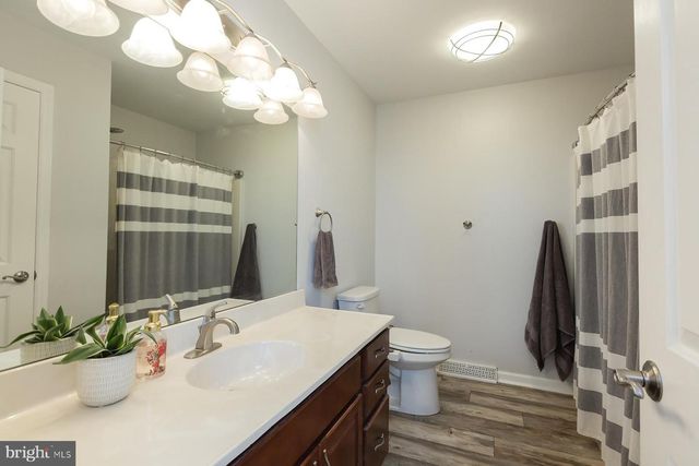 2050 CLOVERTON DR, Columbia, PA 17512