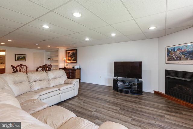 2050 CLOVERTON DR, Columbia, PA 17512