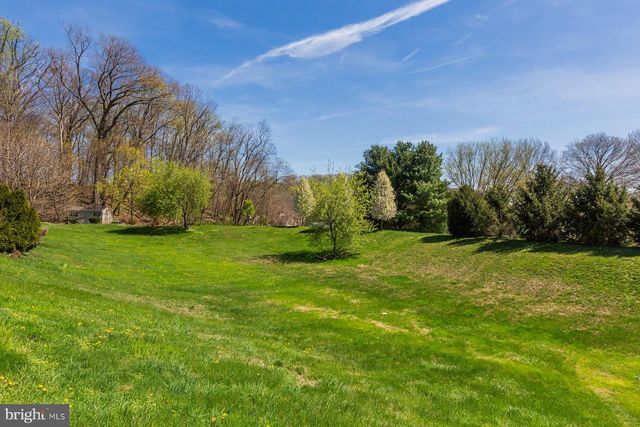2050 CLOVERTON DR, Columbia, PA 17512