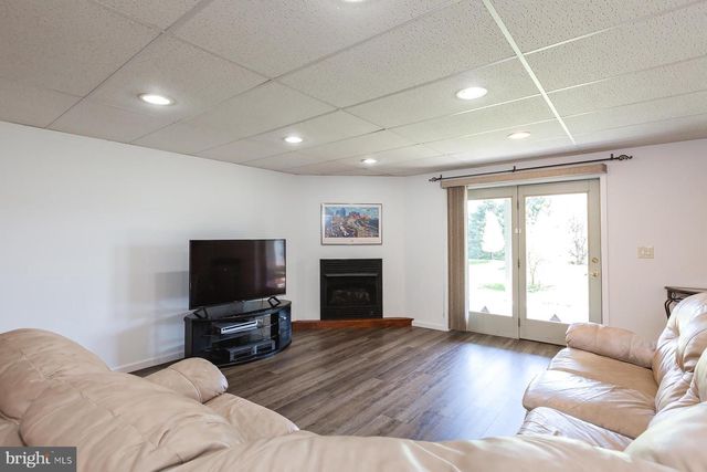 2050 CLOVERTON DR, Columbia, PA 17512