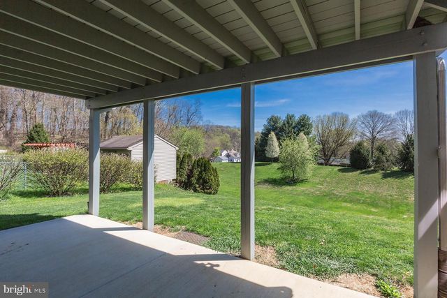 2050 CLOVERTON DR, Columbia, PA 17512