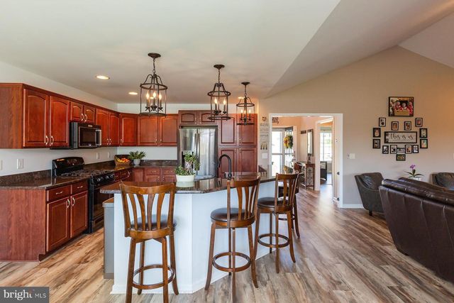 2050 CLOVERTON DR, Columbia, PA 17512