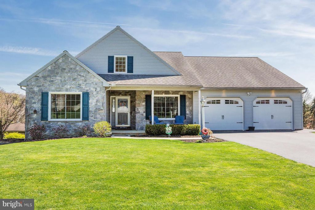 2050 CLOVERTON DR, Columbia, PA 17512