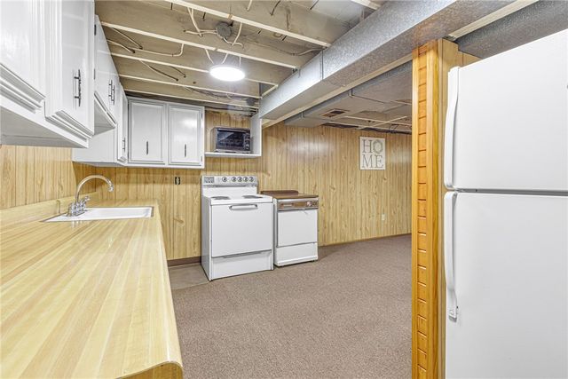 2085 Frew Mill Rd, Shenango Twp, PA 16101
