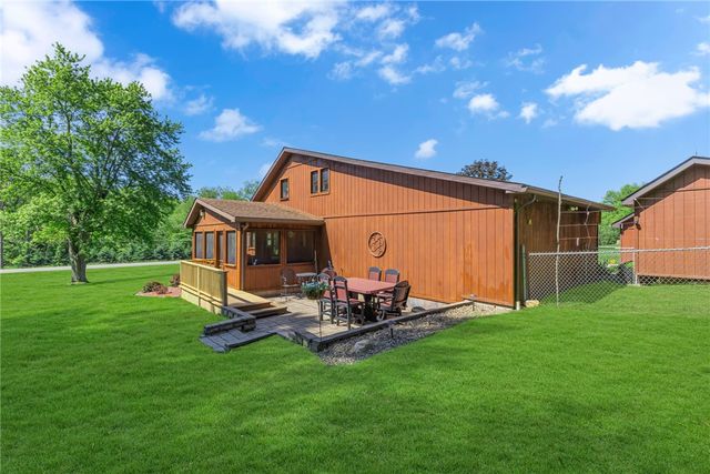 2085 Frew Mill Rd, Shenango Twp, PA 16101