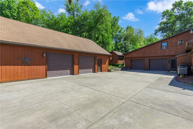 2085 Frew Mill Rd, Shenango Twp, PA 16101
