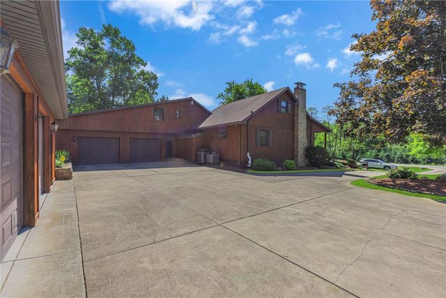 2085 Frew Mill Rd, Shenango Twp, PA 16101