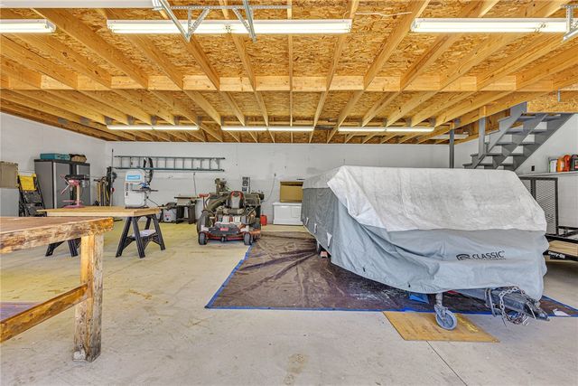 2085 Frew Mill Rd, Shenango Twp, PA 16101