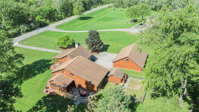 2085 Frew Mill Rd, Shenango Twp, PA 16101