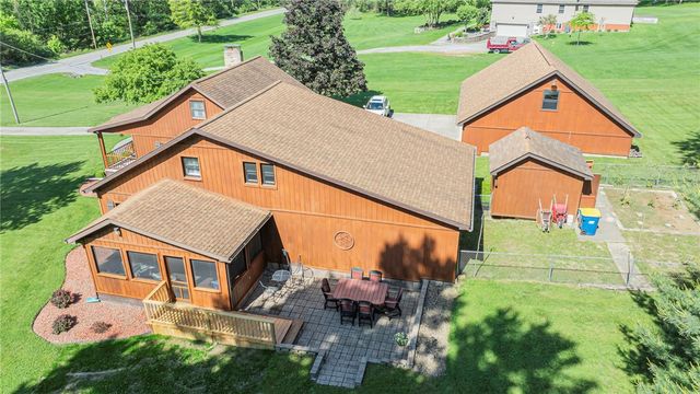 2085 Frew Mill Rd, Shenango Twp, PA 16101